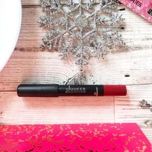 Doucce lip crayon in Winterberry